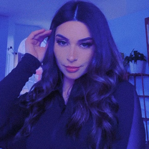 Your Posh Ambassador, Hannah!💜✨ - Picture 1 of 4